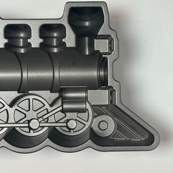 NORDIC WARE Train Locomotive Cake Pan ProCast Bakeware Heavy Aluminum Birthday - Picture 6 of 7